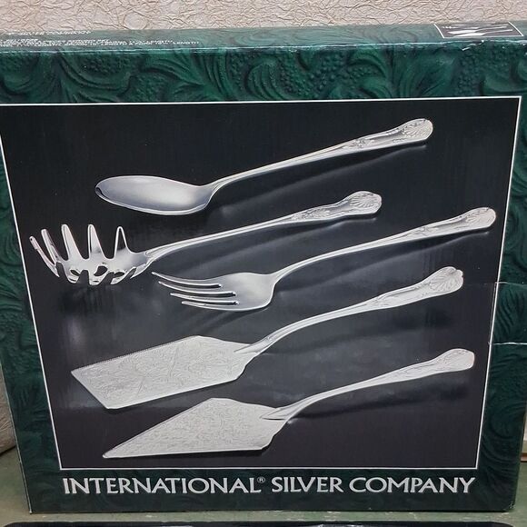 Elegant International Silver Cutlery Set - Picture 2 of 5